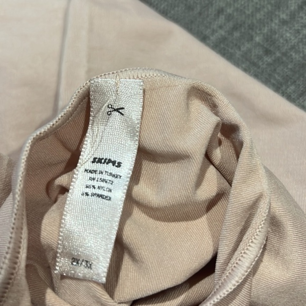 Essential T-Shirt Bodysuit - Picture 5 of 13